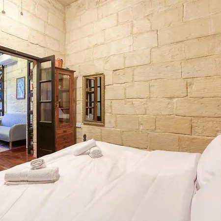 Charming With Stunning Views In By 360 Estates アパート