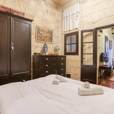 Charming With Stunning Views In By 360 Estates * ビルグ